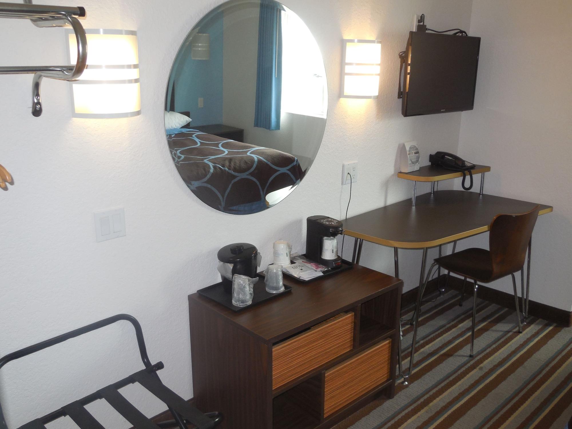 Super 8 By Wyndham Hotel 2*