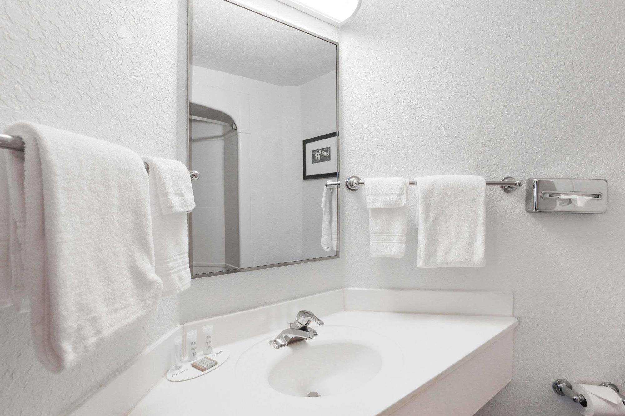 Super 8 By Wyndham Hotel 2*