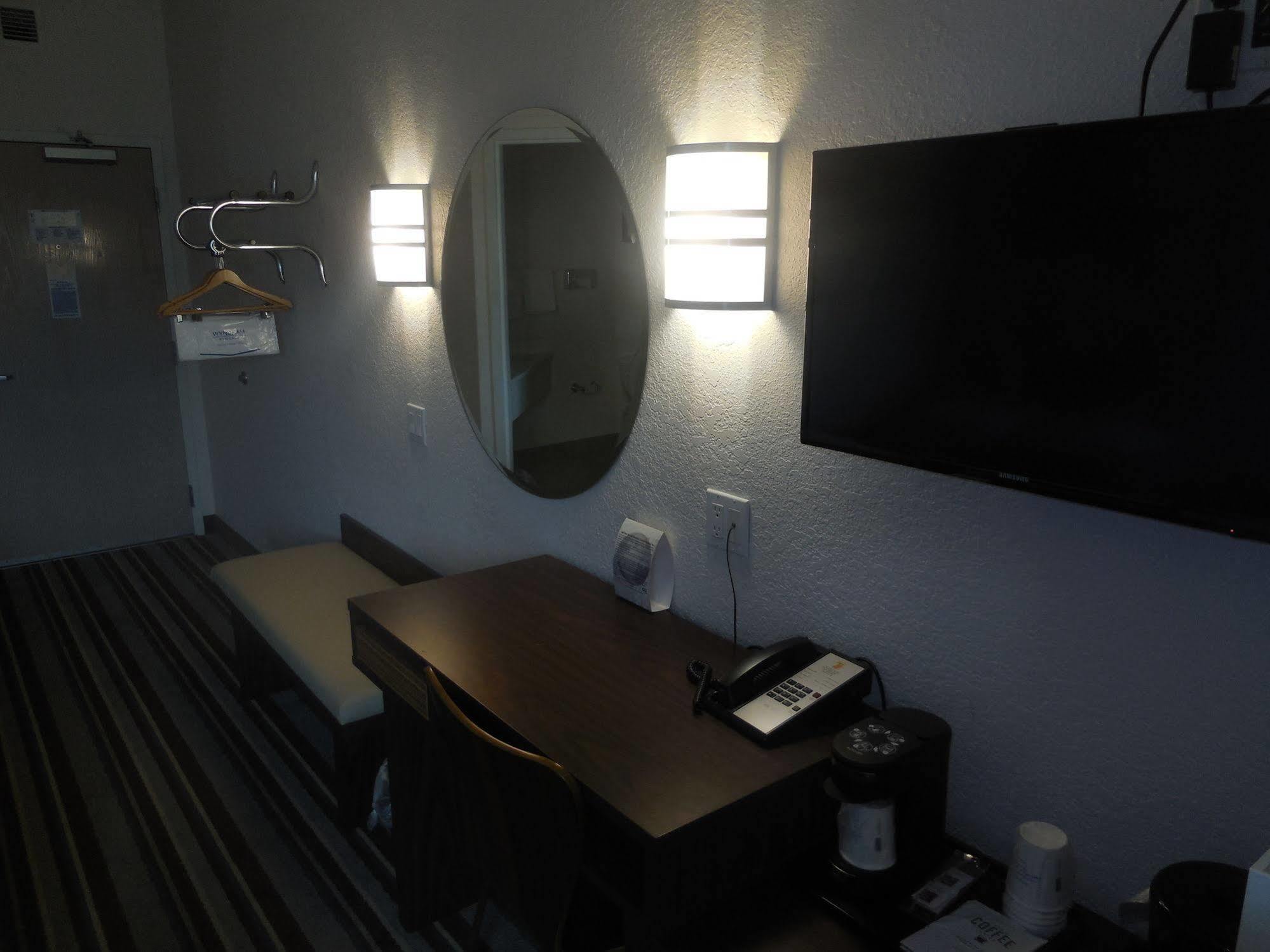 Hotel Super 8 By Wyndham 2*